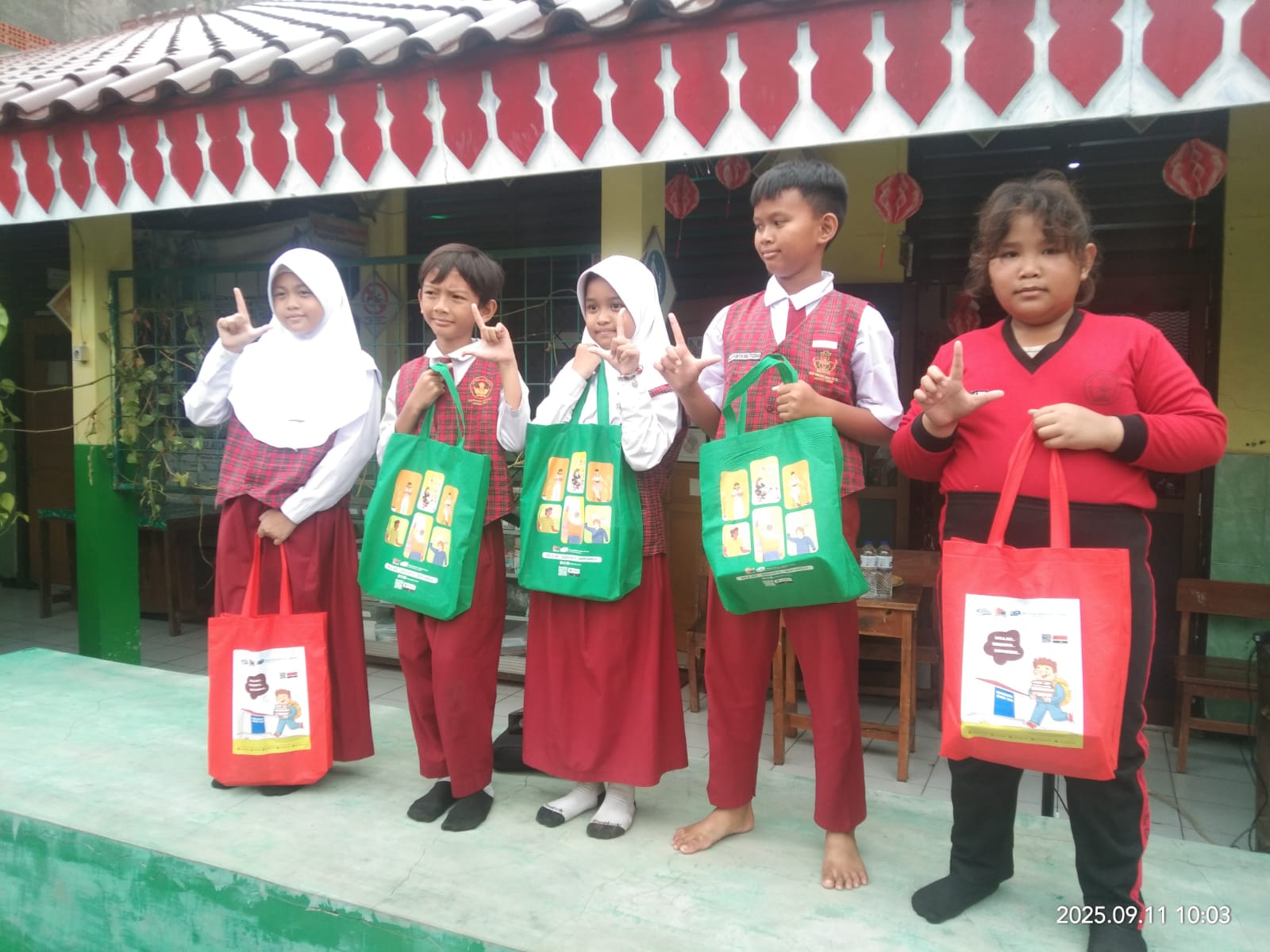 Wisata LiterAsyik Ke SDN Malaka Jaya 12